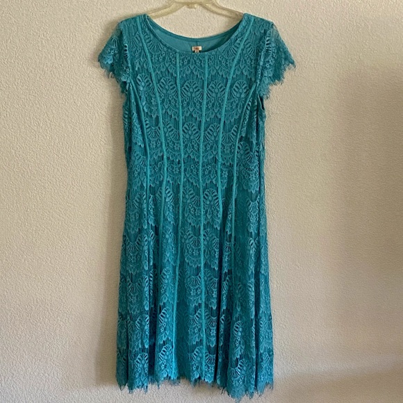 REBA Dresses & Skirts - REBA Turquoise Lace Midi Dress